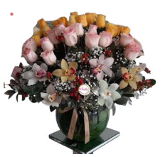 Arreglo rosas y orquideas